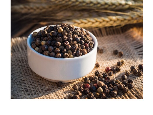 खांसी, जकड़न और दर्द से हैं परेशान तो काली मिर्च के ये नुस्खे देंगे तुरंत आराम